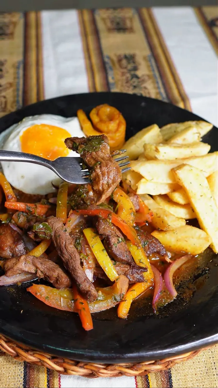 Lomo saltado a lo pobre